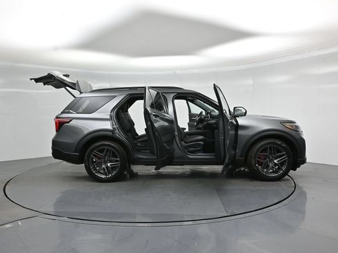 New 2026 Ford Explorer ST-Line w/ ST-Line Street Pack RWD image 4