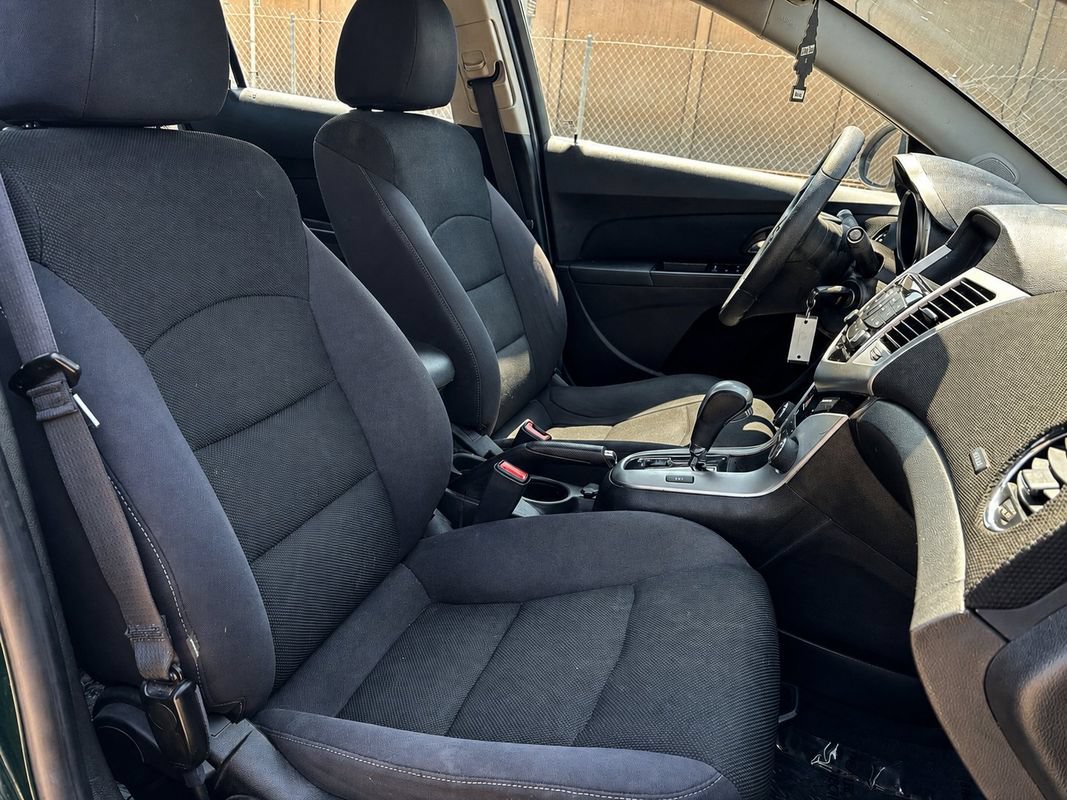 Used 2015 Chevrolet Cruze LT FWD image 11