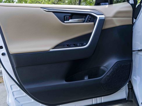 Used 2025 Toyota RAV4 Limited image 36