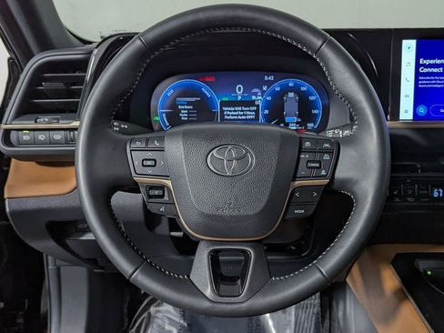 Used 2025 Toyota Crown Signia image 24