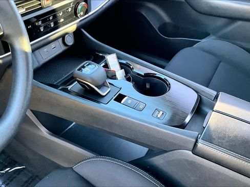 Used 2023 Nissan Rogue S image 14