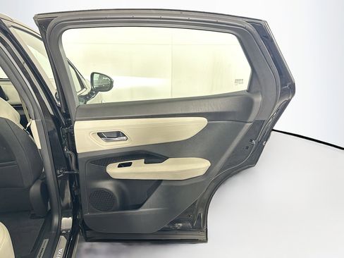 Used 2024 Nissan Ariya AWD image 30