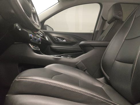 Used 2022 GMC Terrain SLT w/ Infotainment Package II AWD/4WD image 17
