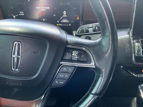 Used 2019 Lincoln Navigator L Select w/ Technology Package RWD image 19