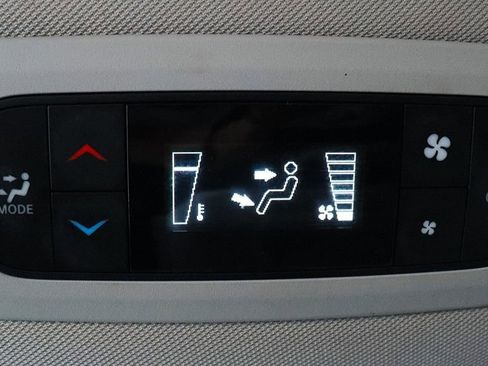 Used 2021 Chrysler Voyager Lxi image 36