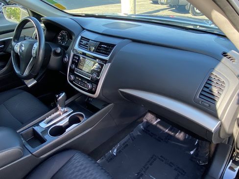 Used 2018 Nissan Altima 2.5 SV image 12