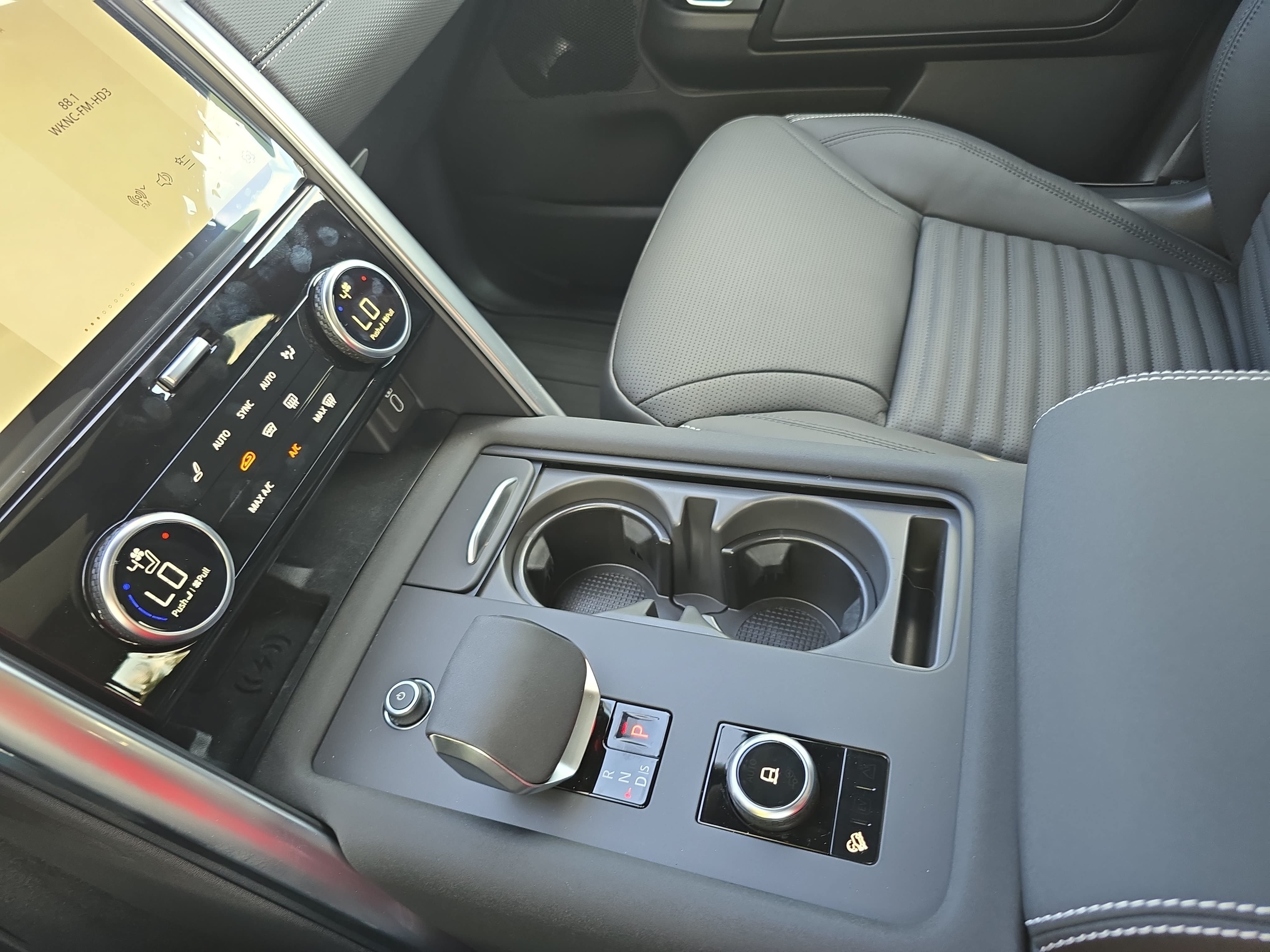 New 2026 Land Rover Discovery Limited Edition AWD/4WD image 25