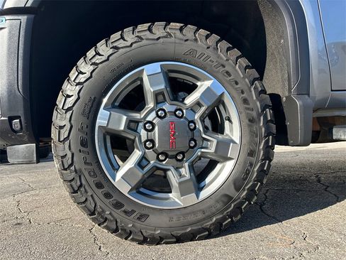 Used 2025 GMC Sierra 2500 SLT w/ SLT Premium Package image 12