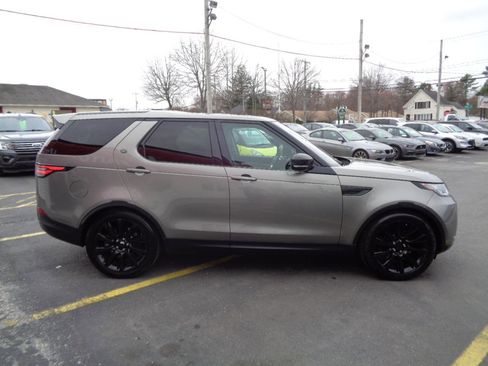 Used 2017 Land Rover Discovery First Edition image 16