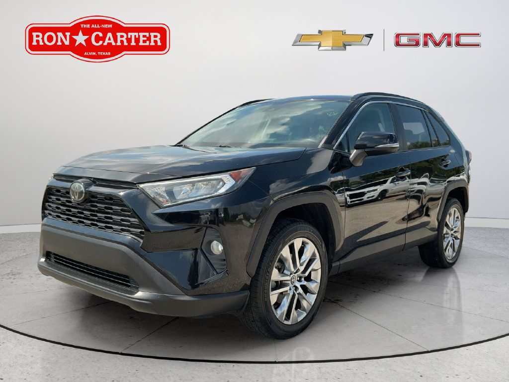 Used 2021 Toyota RAV4 XLE Premium FWD image 3