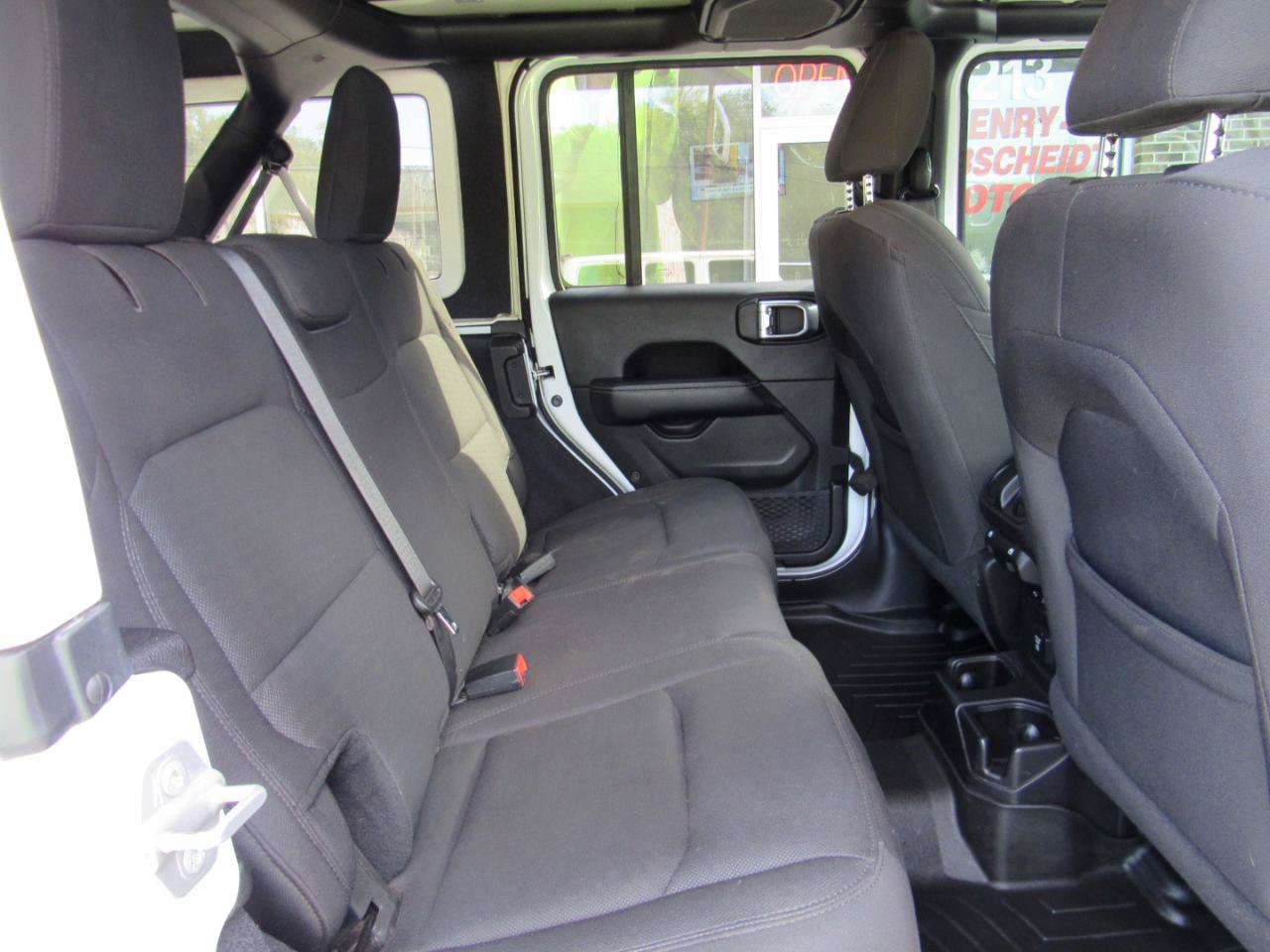 Used 2019 Jeep Wrangler Unlimited Sahara w/ Uconnect 4C Nav & Sound Group AWD/4WD image 34