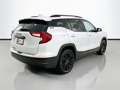 Used 2022 GMC Terrain SLE w/ Driver Convenience Package image 6