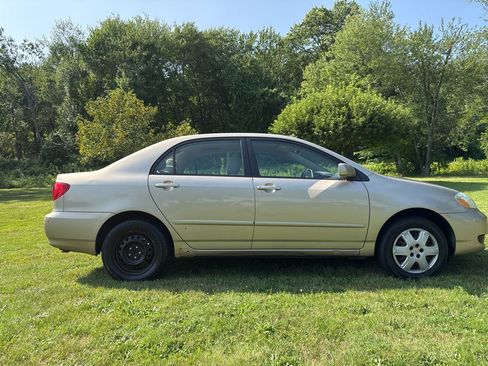 Used 2005 Toyota Corolla LE w/ Audio Value Pkg FWD image 24
