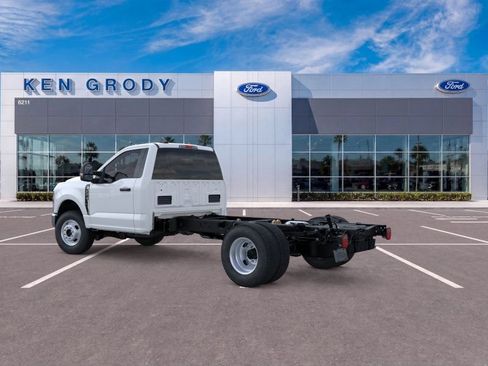 New 2026 Ford F350 XL w/ XL Chrome Package AWD/4WD image 4