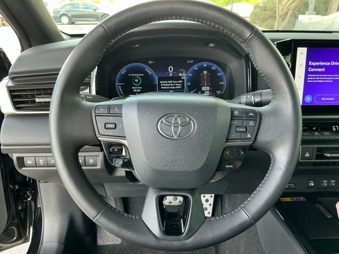 Used 2025 Toyota Camry XSE FWD image 9