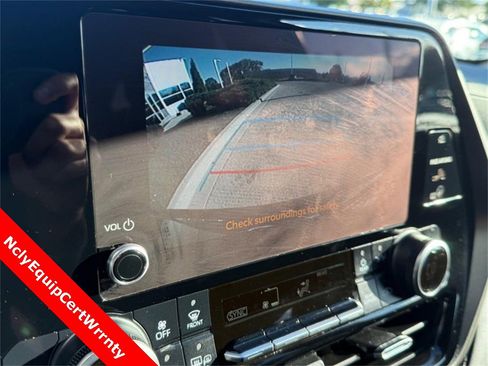 Used 2023 Toyota Highlander L image 26