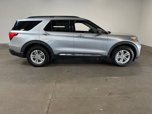 Used 2023 Ford Explorer XLT w/ Equipment Group 202A AWD/4WD image 2