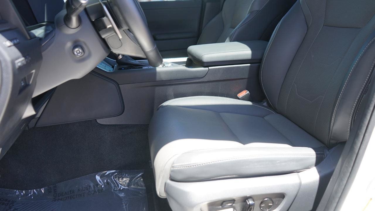 Used 2024 Lexus GX 550 w/ Cold Area Package AWD/4WD image 22