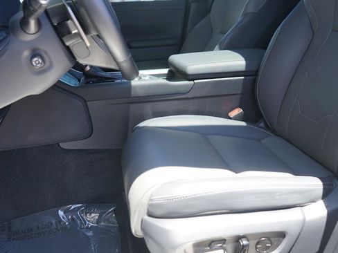 Used 2024 Lexus GX 550 w/ Cold Area Package AWD/4WD image 22
