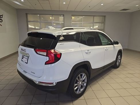 Used 2024 GMC Terrain SLT image 5