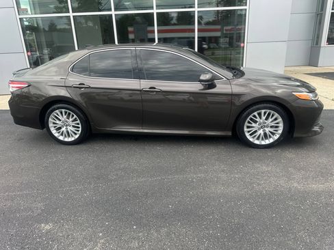 Used 2018 Toyota Camry XLE w/ Driver Assist Package FWD image 2