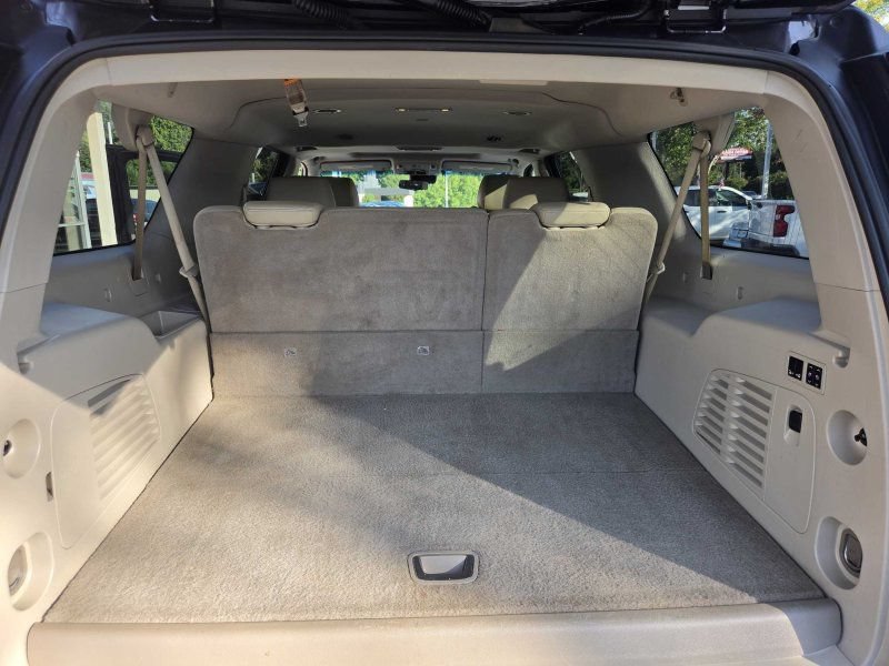 Used 2018 Cadillac Escalade ESV Luxury RWD image 9