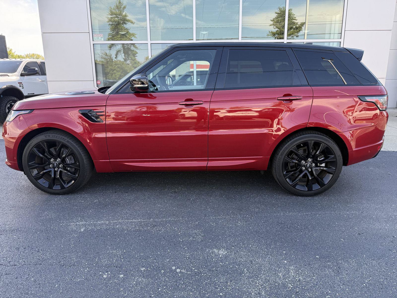 Used 2021 Land Rover Range Rover Sport HST AWD/4WD image 2