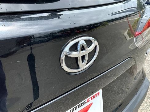 Used 2022 Toyota Corolla Cross XLE FWD image 23