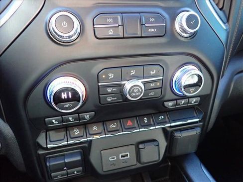 Used 2021 GMC Sierra 1500 AT4 image 18
