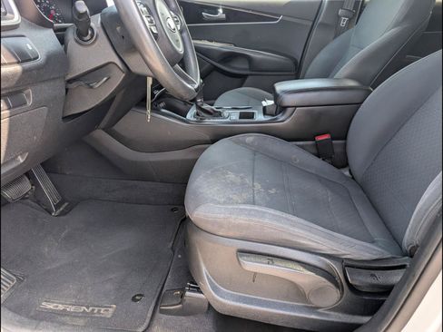 Used 2018 Kia Sorento L FWD image 11