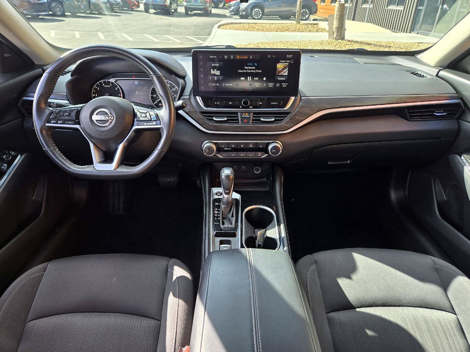 Used 2023 Nissan Altima 2.5 SV w/ SV Premium Package AWD/4WD image 15