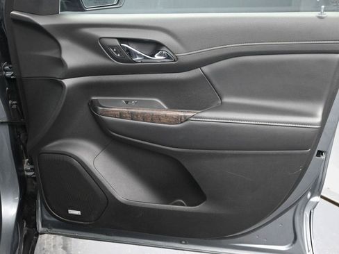 Used 2021 GMC Acadia Denali w/ Denali Ultimate Package image 9