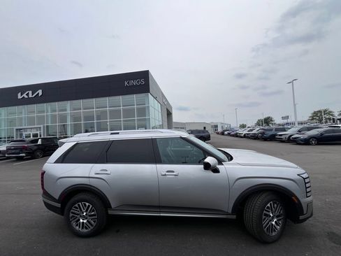 Used 2026 Hyundai Palisade SEL FWD image 2