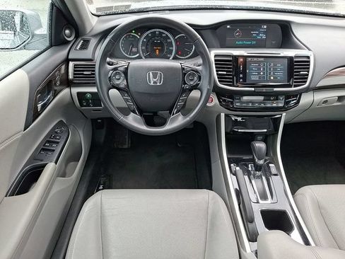 Used 2017 Honda Accord EX-L image 8