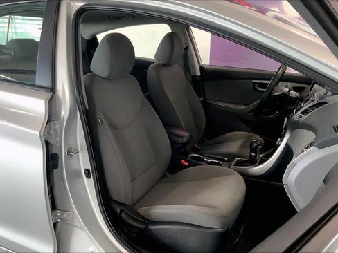 Used 2016 Hyundai Elantra SE image 12