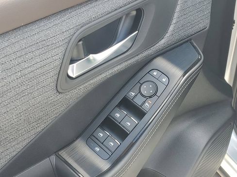 Certified 2023 Nissan Rogue SV FWD image 28