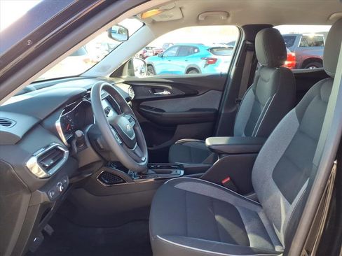 Used 2023 Chevrolet TrailBlazer LT w/ Convenience Package image 11
