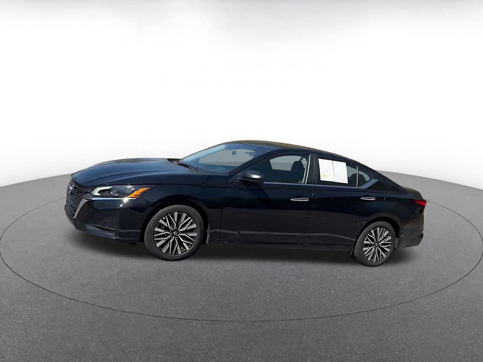 Used 2025 Nissan Altima 2.5 SV FWD image 7