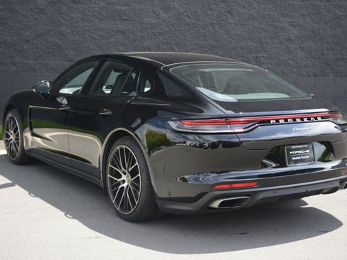 Certified 2023 Porsche Panamera image 3