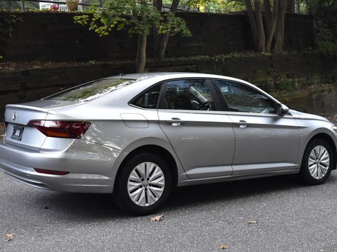 Used 2019 Volkswagen Jetta S w/ Driver Assistance Package image 8