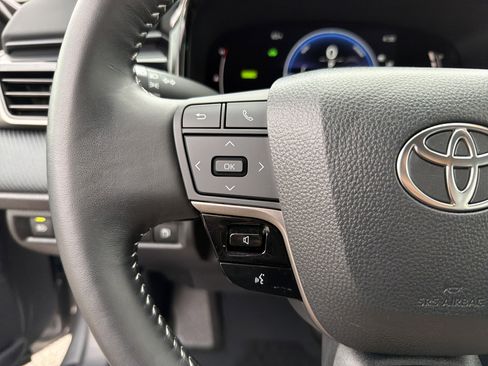 Certified 2025 Toyota Camry SE w/ Convenience Package image 9