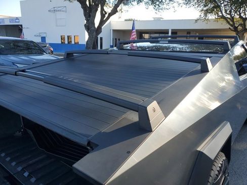 Used 2024 Tesla Cybertruck AWD Crew Cab image 9