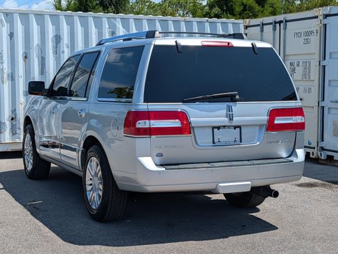 Used 2014 Lincoln Navigator 2WD image 6