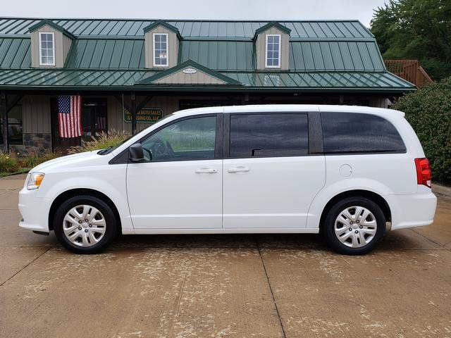 Used 2018 Dodge Grand Caravan SE w/ UConnect Hands-Free Group FWD image 2