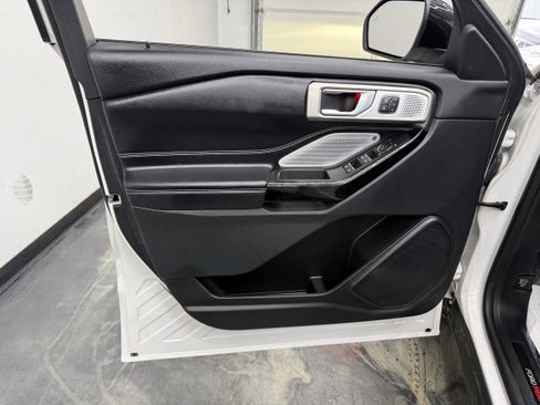 Used 2023 Ford Explorer ST w/ ST Appearance Package AWD/4WD image 16