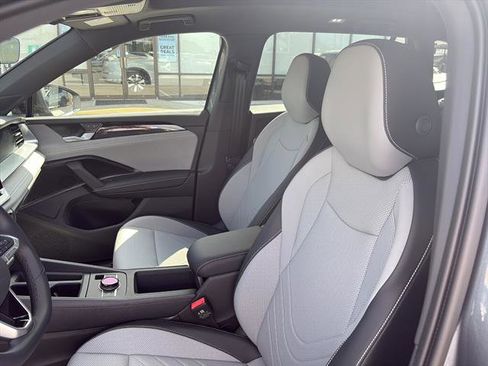 New 2025 Volkswagen Tiguan SE R-Line image 14