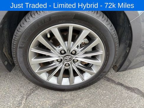 Used 2018 Toyota Avalon Limited FWD image 19