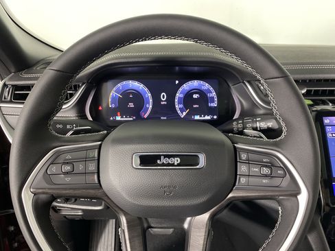 New 2025 Jeep Grand Cherokee Limited image 19