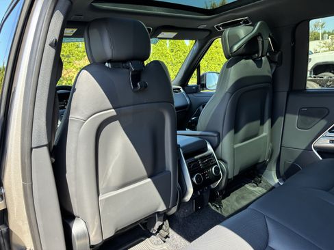 Used 2025 Land Rover Range Rover Long Wheelbase SE AWD/4WD image 13