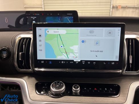 Used 2025 Ford Expedition Platinum image 18